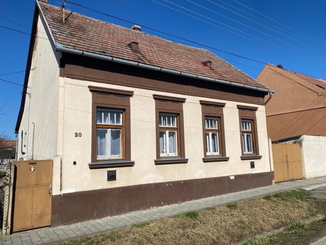 Eladó családi ház, Pápán 47.9 M Ft, 3 szobás