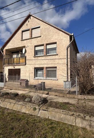 Eladó családi ház, Ácson 59 M Ft, 4 szobás