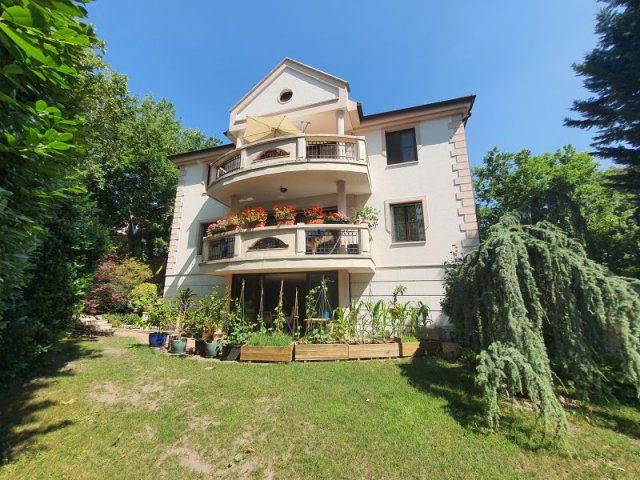 Eladó családi ház, Budapesten, II. kerületben 952.5 M Ft