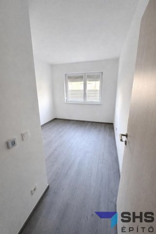 Eladó üzlethelyiség, Székesfehérvárott 0.35 M Ft