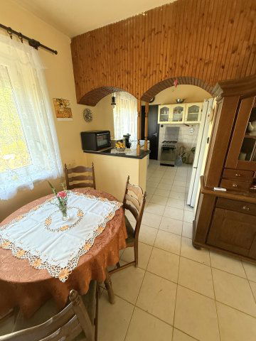 Eladó családi ház, Nagytarcsán 124.9 M Ft, 4 szobás