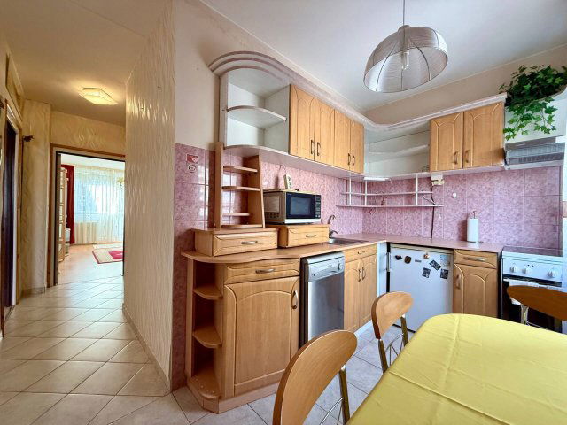 Eladó téglalakás, Pécsett 49.9 M Ft, 3 szobás