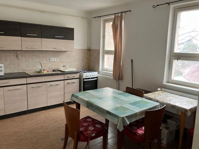 Kiadó téglalakás, albérlet, Debrecenben 240 E Ft / hó, 3 szobás