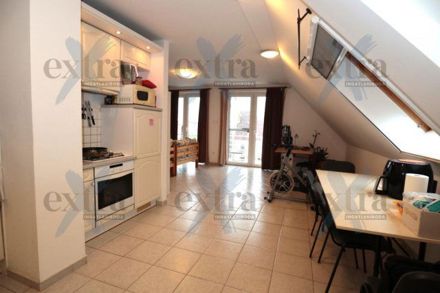 Eladó téglalakás, Szegeden 92 M Ft, 2 szobás