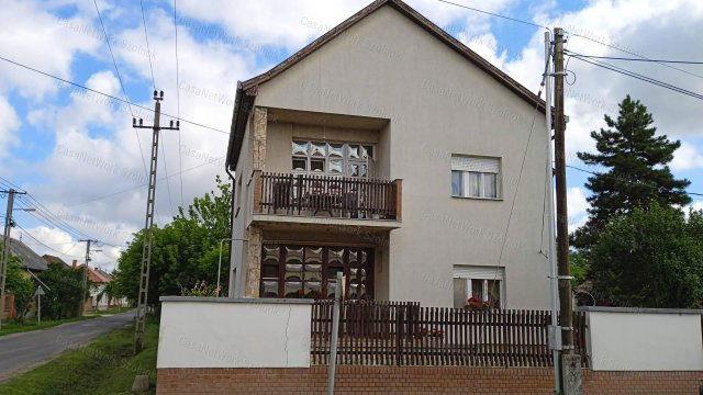 Eladó családi ház, Tiszaföldváron 34.9 M Ft, 4 szobás