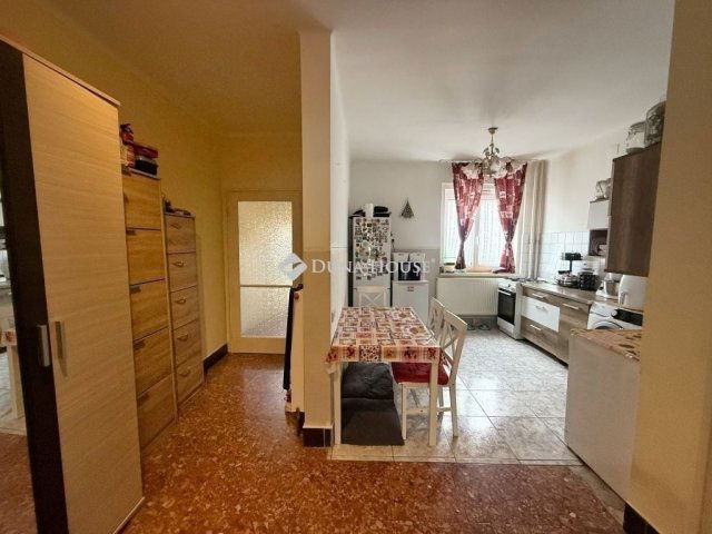 Eladó sorház, Székesfehérvárott 94.999 M Ft, 3 szobás