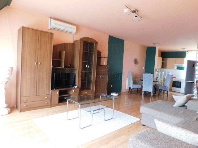 Eladó téglalakás, Dombóváron 32.5 M Ft, 1+2 szobás