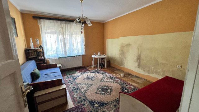 Eladó családi ház, Pápán 37.9 M Ft, 2 szobás