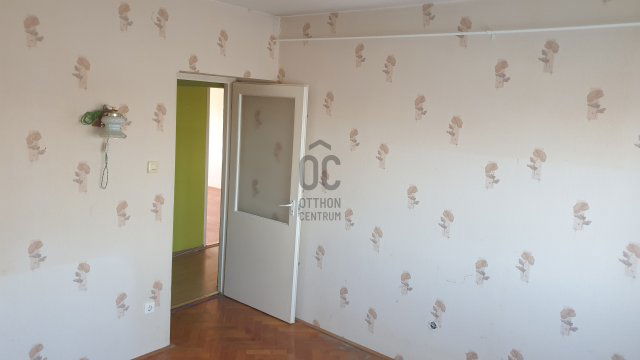 Eladó panellakás, Ózdon 9.9 M Ft, 2 szobás
