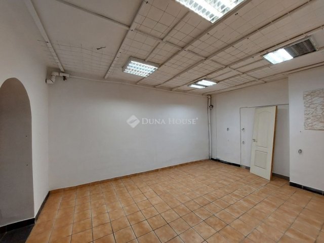 Eladó családi ház, Nádasdladányban 59.9 M Ft, 1 szobás
