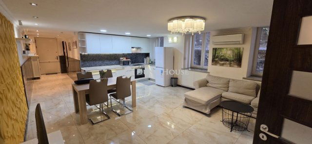 Eladó téglalakás, Budapesten, V. kerületben, Alkotmány utcában