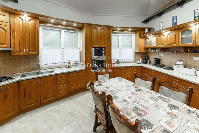 Eladó családi ház, Kecskeméten 129.8 M Ft, 5 szobás