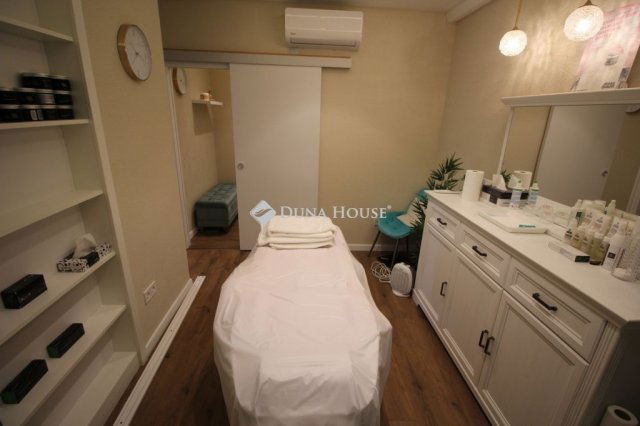 Eladó üzlethelyiség, Kecskeméten 45 M Ft, 2 szobás