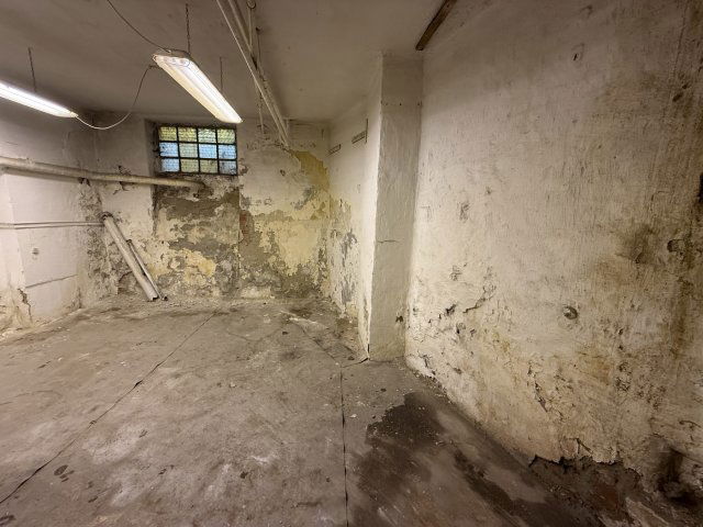 Eladó üzlethelyiség, Budapesten, XIII. kerületben, Pozsonyi úton