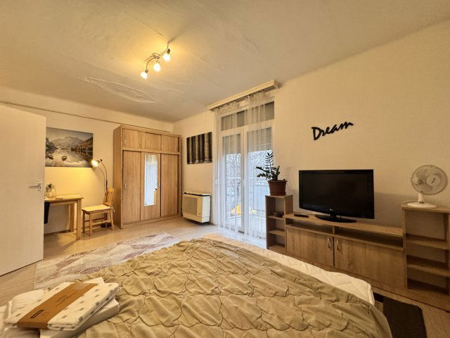 Kiadó téglalakás, albérlet, Pécsett, Bihari János utcában