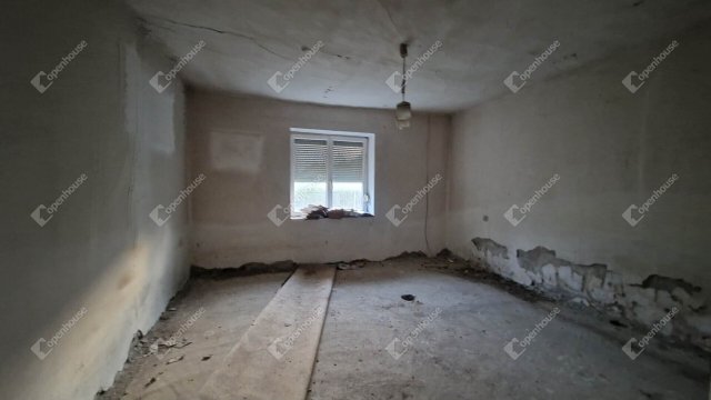Eladó családi ház, Csépen 14.9 M Ft, 1 szobás