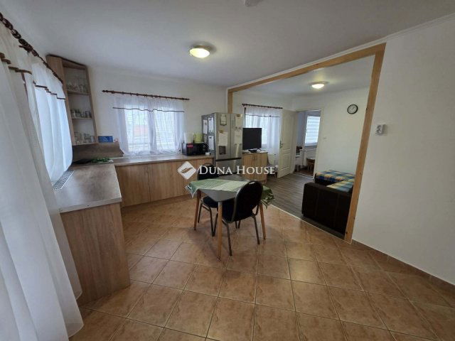 Eladó családi ház, Tiszafüreden 83.5 M Ft, 6 szobás