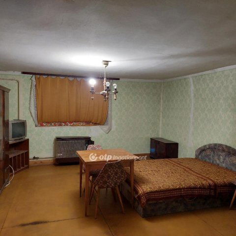 Eladó családi ház, Csongrádon 17.9 M Ft, 2 szobás