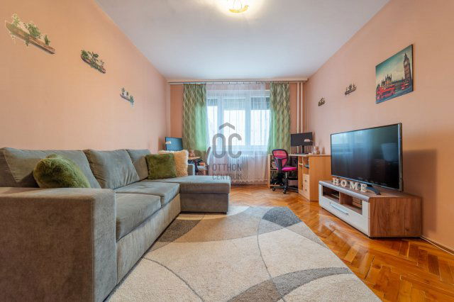 Eladó panellakás, Szegeden 49.9 M Ft, 3 szobás