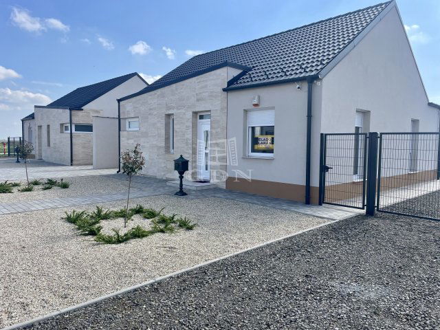 Eladó ikerház, Jászberényben 72 M Ft, 3 szobás