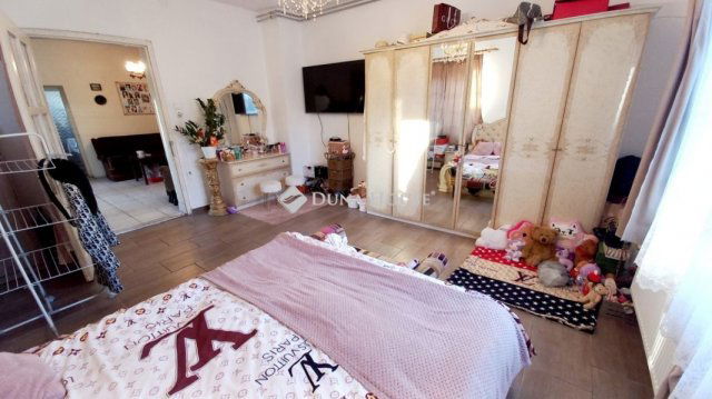 Eladó családi ház, Nagykőrösön 85 M Ft, 9 szobás