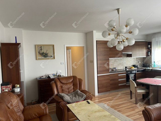 Eladó téglalakás, Győrött 76.99 M Ft, 3 szobás