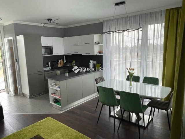 Eladó téglalakás, Balatonbogláron 129.9 M Ft, 4 szobás