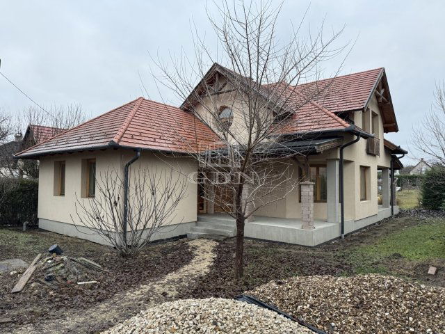 Eladó családi ház, Székesfehérvárott 143 M Ft, 6 szobás