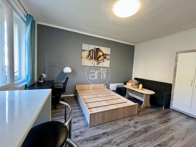 Kiadó téglalakás, albérlet, Szegeden, Mérey utcában