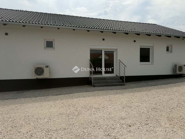 Kiadó téglalakás, albérlet, Albertirsán 195 E Ft / hó
