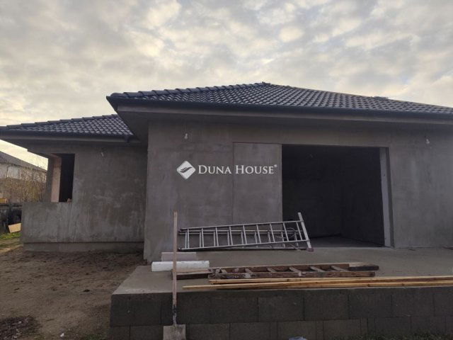 Eladó családi ház, Dunavarsányban 92 M Ft, 4 szobás