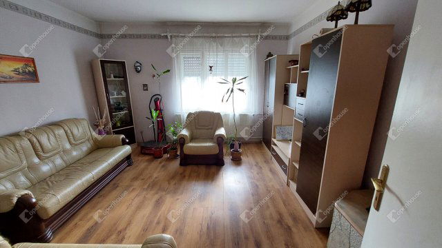 Eladó családi ház, Győrladaméren 79.9 M Ft, 5 szobás