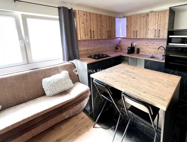 Eladó téglalakás, Szigetcsépen 35 M Ft, 4 szobás