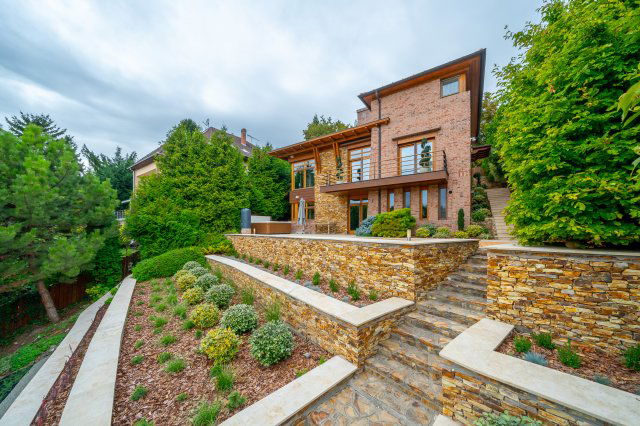 Eladó családi ház, Budapesten, XII. kerületben 990 M Ft