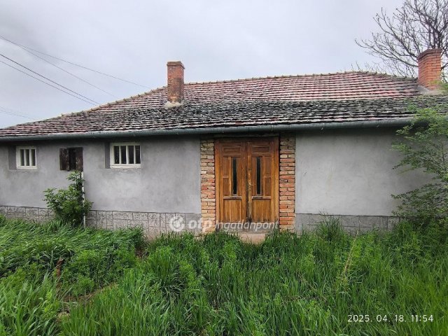 Eladó családi ház, Tiszaföldváron 9.5 M Ft, 3+1 szobás