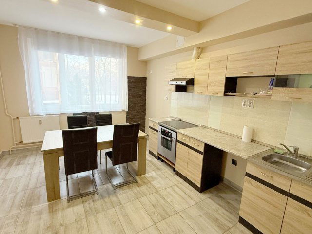 Kiadó panellakás, albérlet, Debrecenben 230 E Ft / hó, 2 szobás