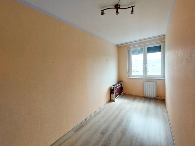 Eladó panellakás, Kiskunfélegyházán 35.5 M Ft, 1+2 szobás