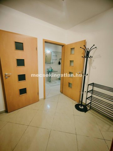 Kiadó téglalakás, albérlet, Pécsett 220 E Ft / hó, 2 szobás