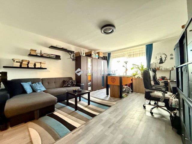 Eladó panellakás, Szegeden 61.99 M Ft, 3 szobás