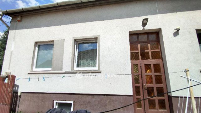 Eladó családi ház, Jászberényben 64 M Ft, 3+7 szobás