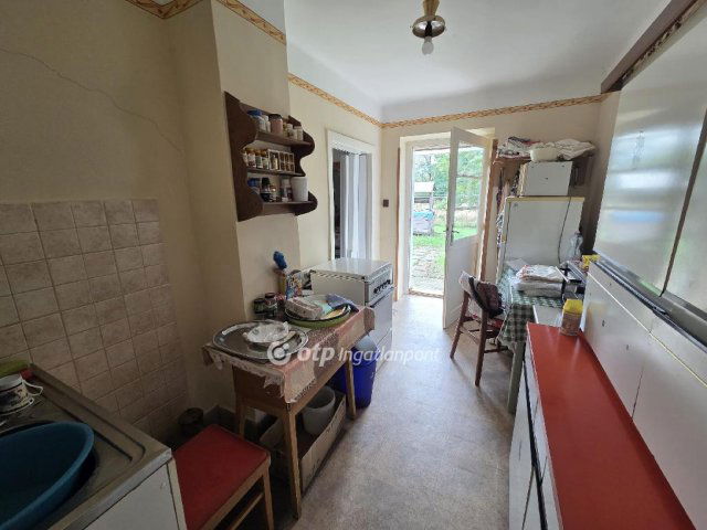 Eladó családi ház, Konyáron 4.9 M Ft, 1 szobás