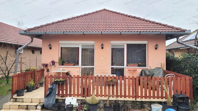 Eladó családi ház, Őrbottyánban 93.9 M Ft, 5 szobás