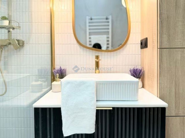 Eladó téglalakás, Budapesten, VI. kerületben 152.9 M Ft