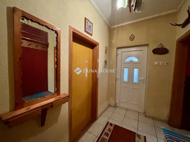 Eladó családi ház, Epölön 35.9 M Ft, 3 szobás