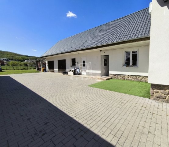 Eladó családi ház, Csomádon 124.99 M Ft, 3 szobás