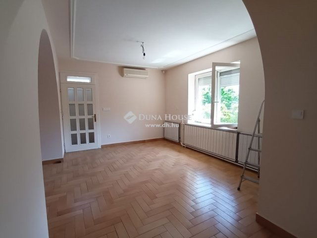 Eladó családi ház, Kecskeméten 107.9 M Ft, 3 szobás