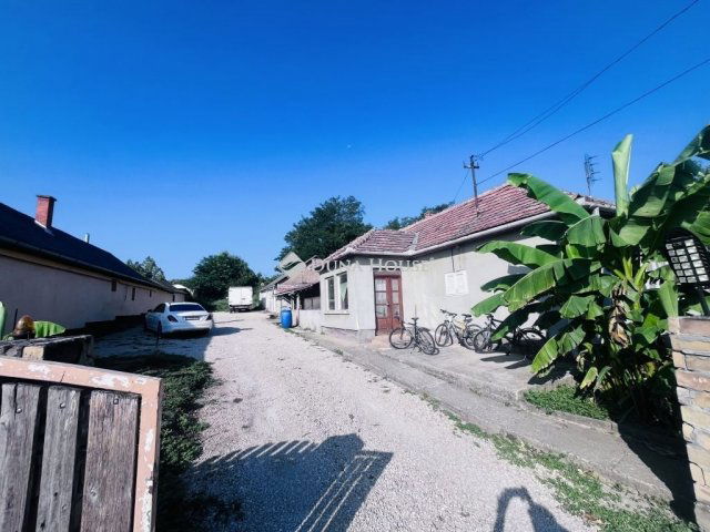 Eladó családi ház, Előszálláson 28 M Ft, 4 szobás