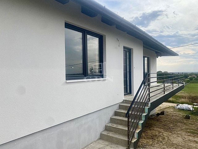 Eladó ikerház, Hatvanban 86.89 M Ft, 4 szobás