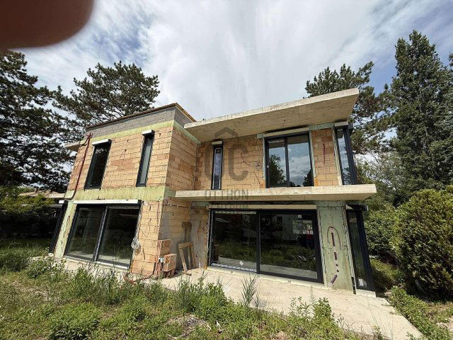 Eladó ikerház, Siófokon 169.9 M Ft, 5 szobás