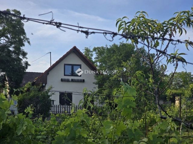 Eladó nyaraló, Pécsett 15 M Ft, 2 szobás / költözzbe.hu